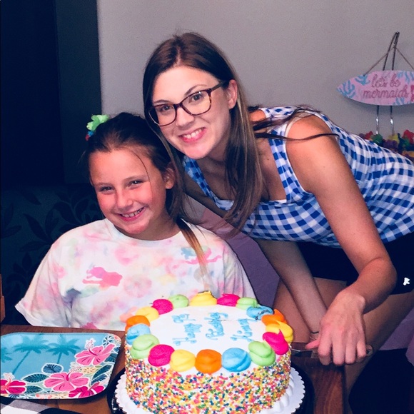 Meet your Posher, Hannah Rae ! - Picture 3 of 3